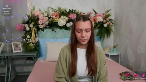 Snapshot of alice_charmy chatting on February 26, 5:12 pm Alice in Wonderland online show from February 26, 5:12 pm