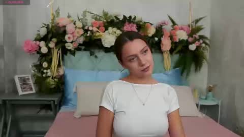 Snapshot of alice_charmy chatting on February 28, 5:14 pm Alice in Wonderland online show from February 28, 5:14 pm