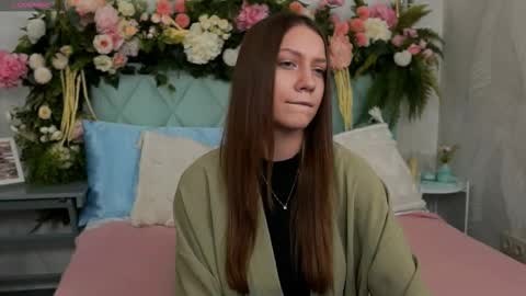 Snapshot of alice_charmy chatting on March 2, 5:20 pm Alice in Wonderland online show from March 2, 5:20 pm