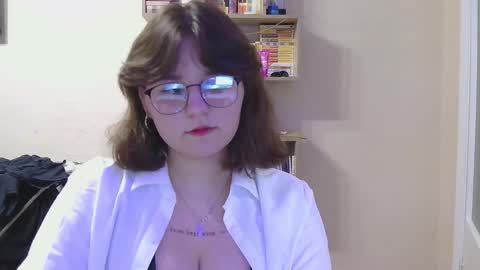 Snapshot of alice_glamour chatting on March 26, 4:23 pm alice_glamour online show from March 26, 4:23 pm