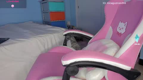 Snapshot of alice_guzman1 chatting on July 21, 3:58 pm ALICE Alice guzman online show from July 21, 3:58 pm