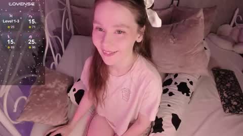 Snapshot of alice_kinky_girl chatting on November 12, 2:23 am Alice online show from November 12, 2:23 am