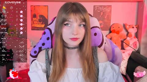 Snapshot of alice_langley chatting on December 7, 12:24 pm Alice 3 online show from December 7, 12:24 pm