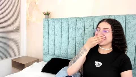 alice and amber online show from February 11, 10:04 am