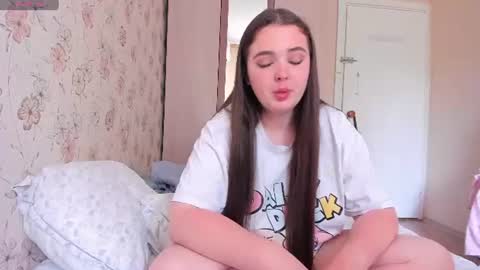 Snapshot of alice_next_door_ chatting on June 26, 12:09 pm Alice online show from June 26, 12:09 pm