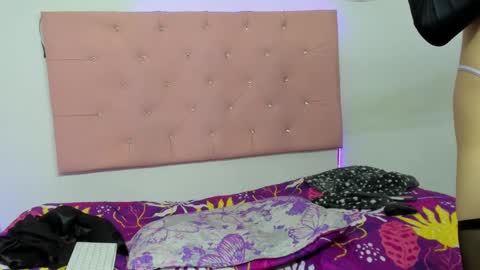 Snapshot of alice_oceans chatting on December 5, 7:27 am Alice Oceans.  online show from December 5, 7:27 am