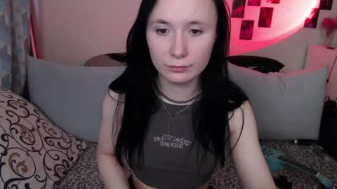 Snapshot of alice_perrez chatting on February 8, 9:56 am Alice and Mike online show from February 8, 9:56 am