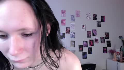 Snapshot of alice_perrez chatting on February 10, 10:09 am Alice and Mike online show from February 10, 10:09 am