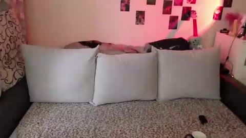 Snapshot of alice_perrez chatting on February 11, 10:04 am Alice and Mike online show from February 11, 10:04 am