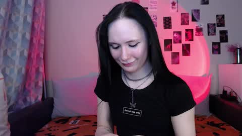 Snapshot of alice_perrez chatting on February 21, 12:06 pm Alice and Mike online show from February 21, 12:06 pm