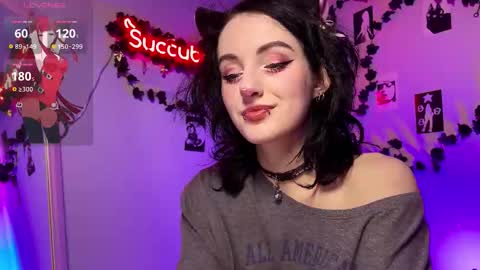 Snapshot of alice_succubus chatting on October 18, 7:25 pm alice_succubus online show from October 18, 7:25 pm