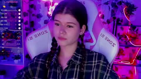 Alice online show from May 26, 8:49 pm