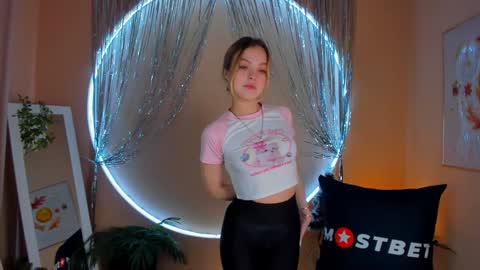 Snapshot of alice_tucci chatting on December 9, 1:45 pm Alice online show from December 9, 1:45 pm