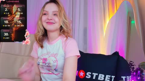 Snapshot of alice_tucci chatting on December 14, 4:52 pm Alice online show from December 14, 4:52 pm