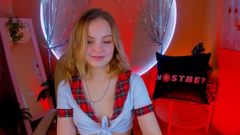 Snapshot of alice_tucci chatting on December 20, 7:50 pm Alice online show from December 20, 7:50 pm