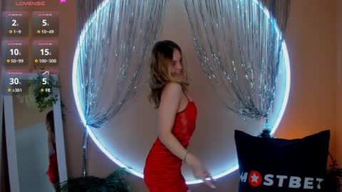 Snapshot of alice_tucci chatting on December 27, 1:50 pm Alice online show from December 27, 1:50 pm