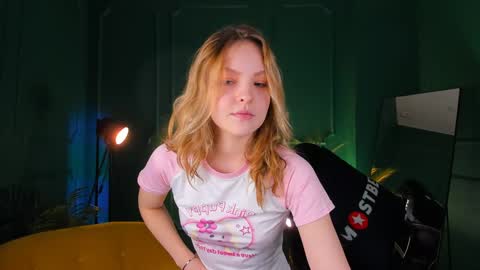 Snapshot of alice_tucci chatting on December 31, 12:57 pm Alice online show from December 31, 12:57 pm