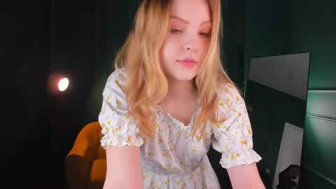 Snapshot of alice_tucci chatting on February 15, 2:55 pm Alice online show from February 15, 2:55 pm