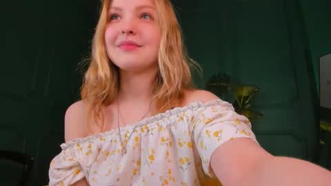 Snapshot of alice_tucci chatting on February 15, 9:04 pm Alice online show from February 15, 9:04 pm