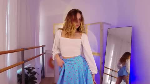 Snapshot of alice_tucci chatting on October 2, 1:51 pm Alice online show from October 2, 1:51 pm