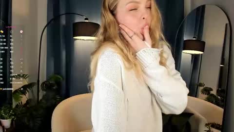 Snapshot of alice_tucci chatting on November 27, 1:57 pm Alice online show from November 27, 1:57 pm