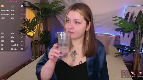 Alice  online show from December 14, 5:29 pm