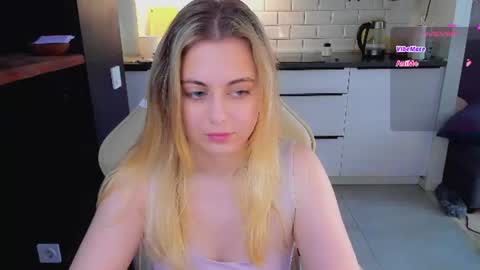 Snapshot of alice_wander chatting on July 2, 5:02 am Alice online show from July 2, 5:02 am
