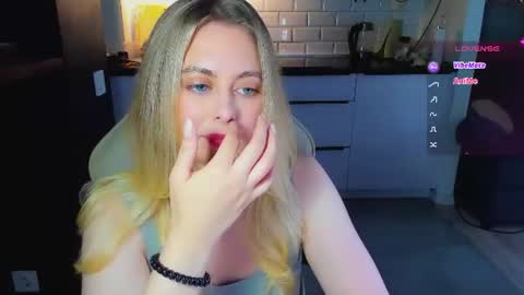 Snapshot of alice_wander chatting on July 31, 5:07 am Alice online show from July 31, 5:07 am