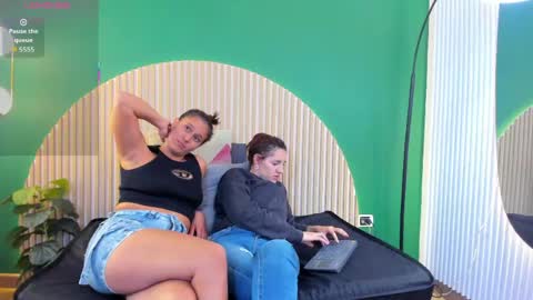 Snapshot of aliceandsia chatting on June 6, 6:01 pm Alice and Asia online show from June 6, 6:01 pm
