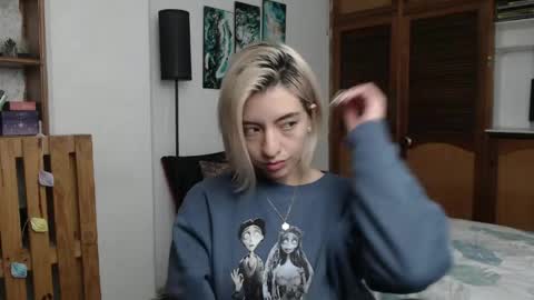 alicee_logan_ online show from April 19, 3:28 am