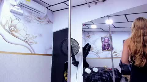 Snapshot of alicee_mature chatting on May 9, 7:19 pm alicee online show from May 9, 7:19 pm