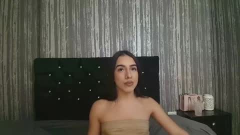 alicee_moonn online show from May 28, 9:01 pm