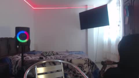 aliceesmiths online show from May 26, 6:26 pm