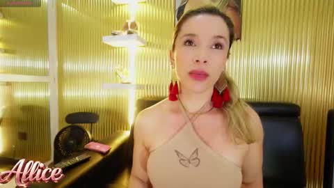 Snapshot of aliceglamour chatting on February 14, 7:10 pm Allice online show from February 14, 7:10 pm