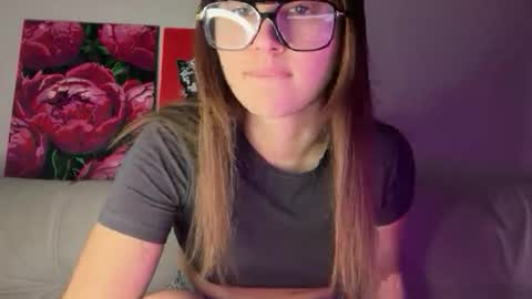 Snapshot of aliceinlustland chatting on April 4, 5:54 pm aliceinlustland online show from April 4, 5:54 pm