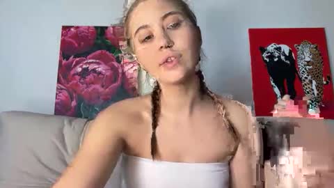 Snapshot of aliceinlustland chatting on May 15, 1:07 pm aliceinlustland online show from May 15, 1:07 pm