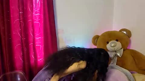 Alicekingdom online show from May 16, 7:01 pm