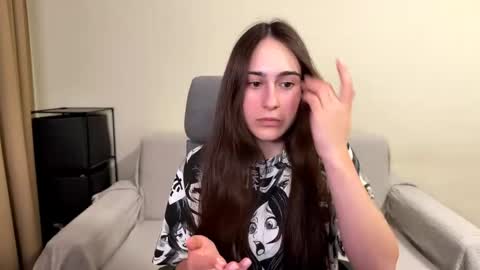 Snapshot of alicekollt chatting on June 7, 9:51 pm alicekollt online show from June 7, 9:51 pm