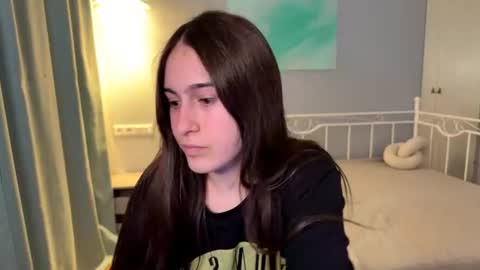 Snapshot of alicekollt chatting on June 15, 5:59 pm alicekollt online show from June 15, 5:59 pm