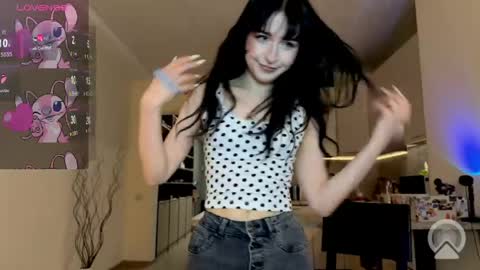 Alice loves chips online show from April 30, 7:42 pm