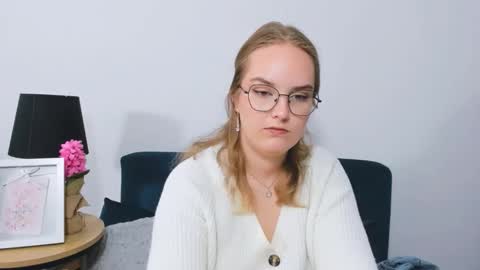 alicesensitive online show from September 16, 3:35 pm