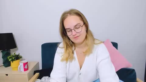 alicesensitive online show from October 4, 6:22 am