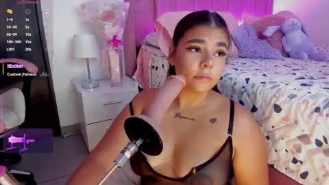 A L I C E  T H U N D E R online show from March 5, 4:08 am