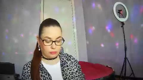 AlicexFresh online show from April 1, 8:04 am