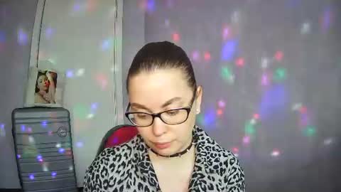 AlicexFresh online show from April 9, 8:20 am