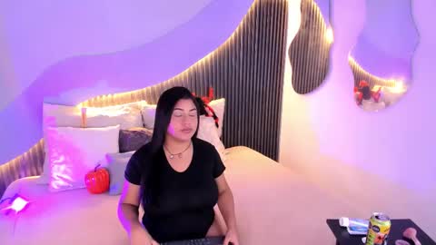 Snapshot of alicia_20_ chatting on October 27, 5:06 pm Alice online show from October 27, 5:06 pm
