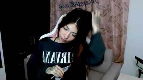 Snapshot of alicia_key_ chatting on March 2, 7:32 am ALICIA online show from March 2, 7:32 am