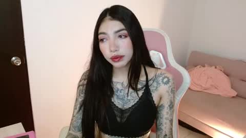 Snapshot of alicia_key_ chatting on June 2, 6:04 am ALICIA online show from June 2, 6:04 am