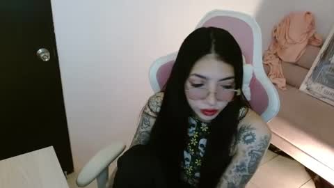 Snapshot of alicia_key_ chatting on August 2, 6:45 am ALICIA online show from August 2, 6:45 am