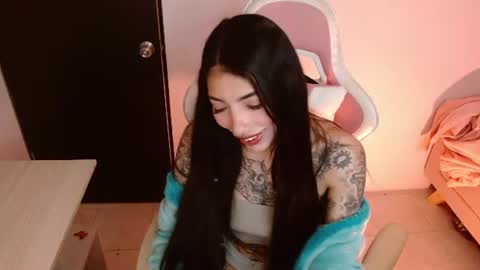 Snapshot of alicia_key_ chatting on August 3, 6:23 am ALICIA online show from August 3, 6:23 am